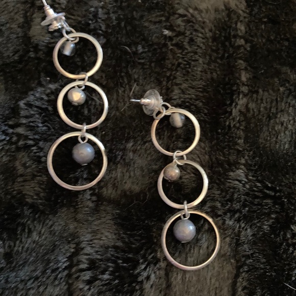 Silver and beaded dangle earrings - Picture 4 of 4